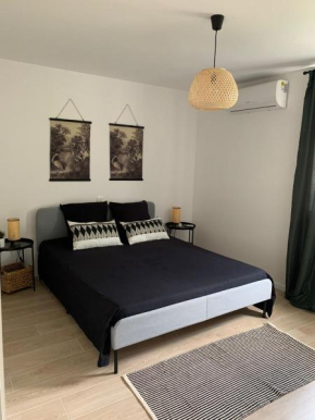 A cosy renovated one bedroom appartement with parking space and near the sea and the historical city center